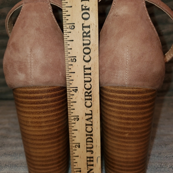 New Steve Madden Tan Suede Heels - Picture 4 of 7